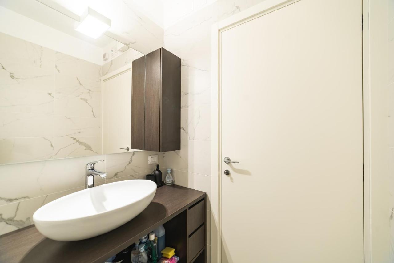Appartement Moderno Bilocale 64Mq Con Parcheggio E Palestra à Milan Extérieur photo